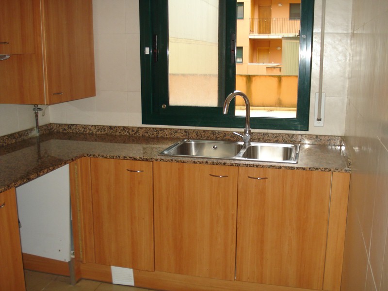 COCINA FREGADERO Y VENTANA